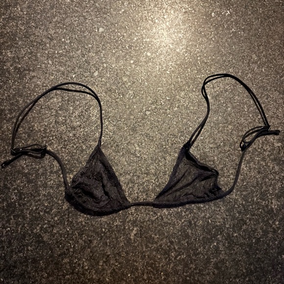 ULTRA FINE LACE MICRO
TRIANGLE BRALETTE | ONYX × 1
ONYX / S - Picture 6 of 9